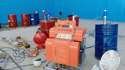 垃圾滲濾液廢水池防腐聚脲噴涂機